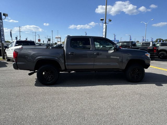 Used 2022 Toyota Tacoma SR AWD/4WD image 4