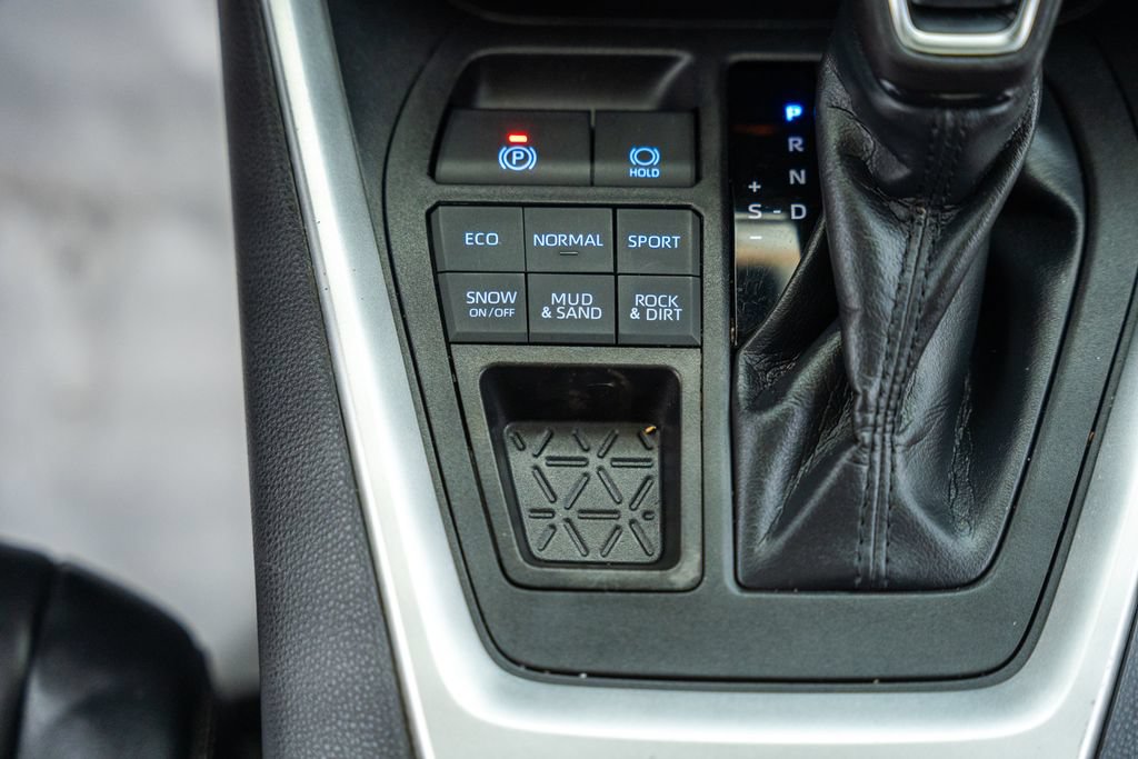 Used 2019 Toyota RAV4 XLE Premium w/ Cold Weather Package AWD/4WD image 28
