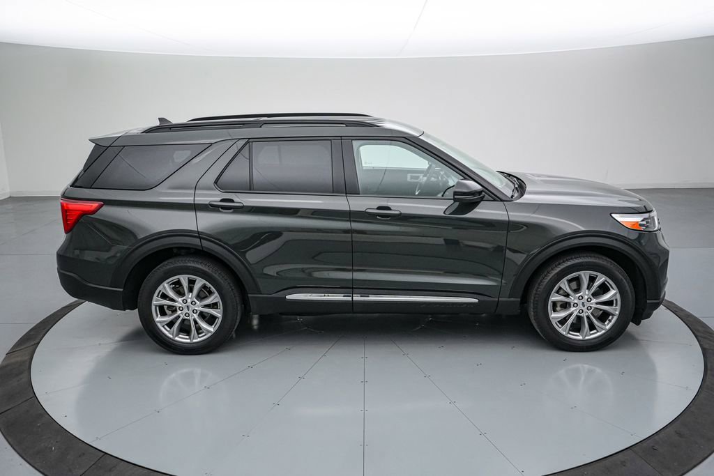 Certified 2024 Ford Explorer XLT w/ Equipment Group 202A AWD/4WD image 4