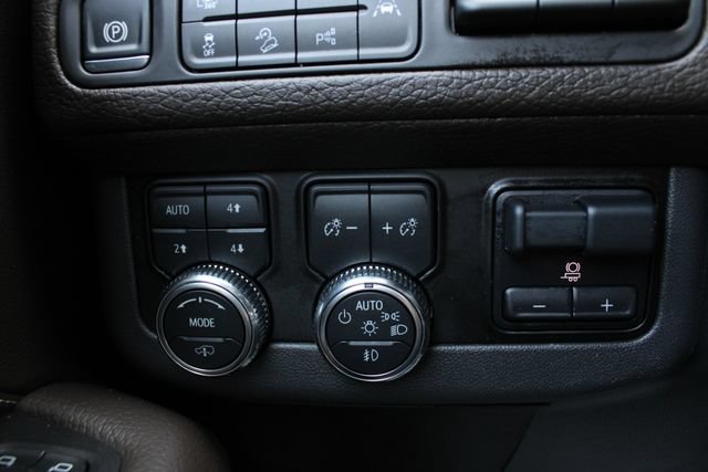 Used 2024 GMC Yukon Denali w/ Advanced Technology Package AWD/4WD image 10