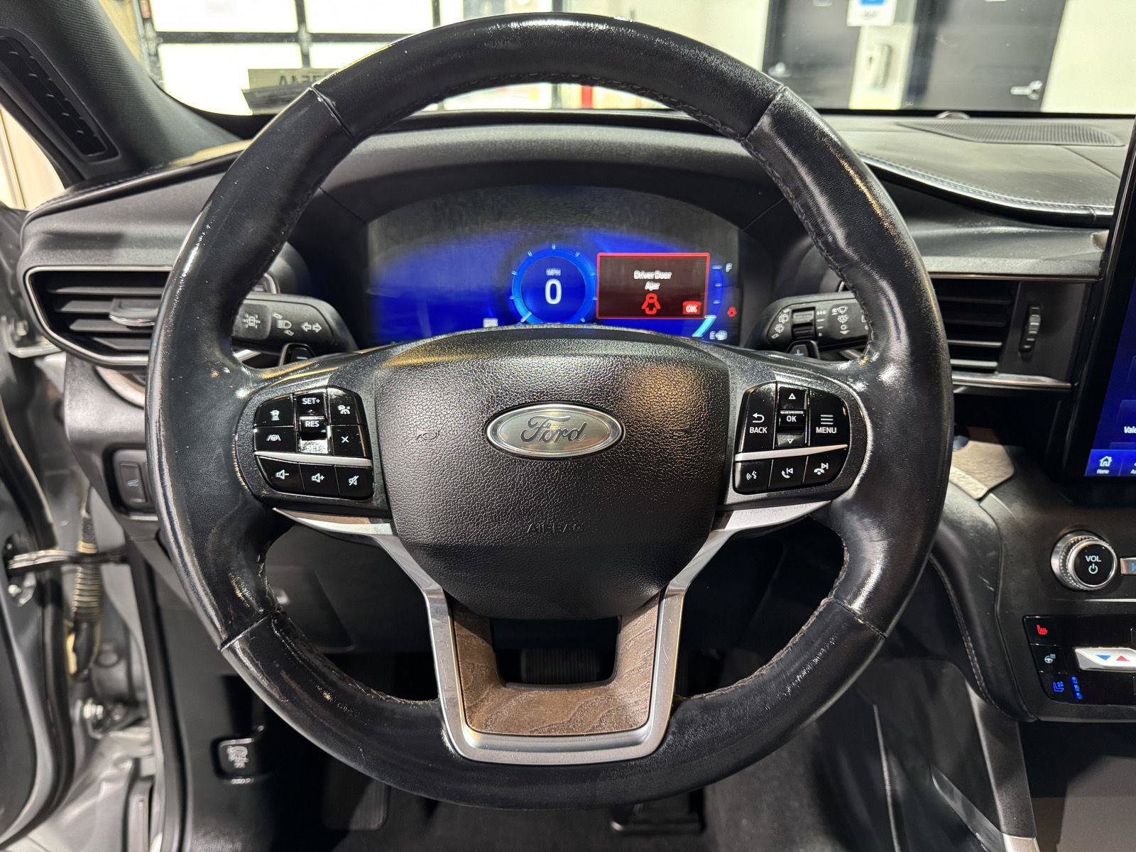 Certified 2020 Ford Explorer Platinum w/ Premium Technology Package AWD/4WD image 12