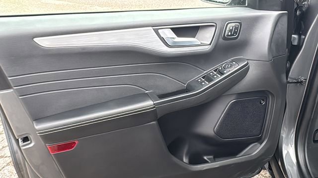 Certified 2024 Ford Escape SE w/ PHEV Premium Package image 12