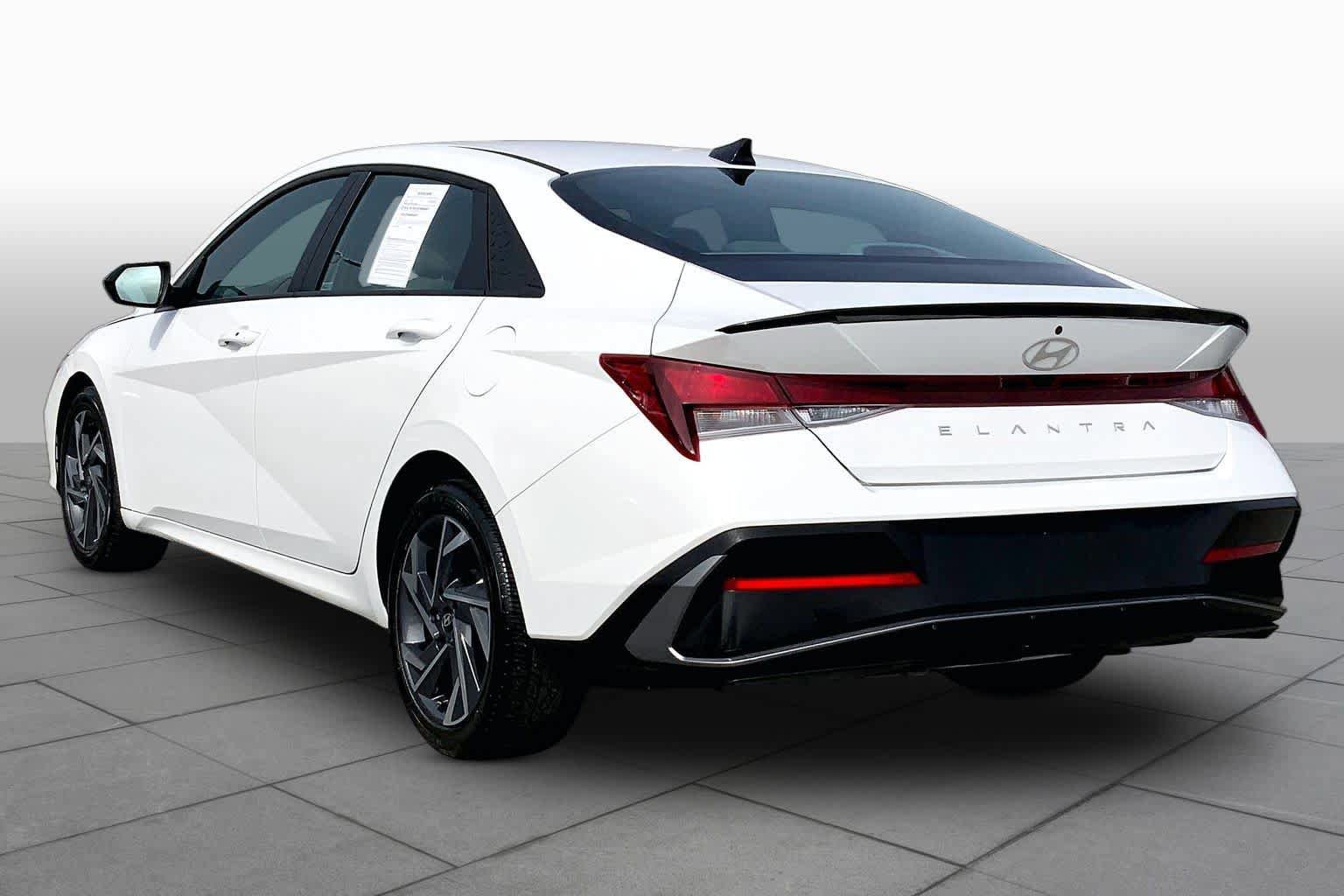 Used 2025 Hyundai Elantra Sport FWD image 11