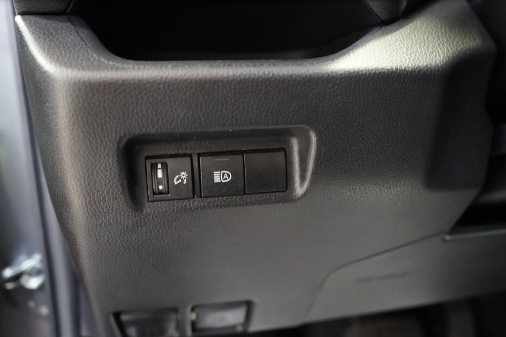 Used 2025 Toyota RAV4 XLE AWD/4WD image 31