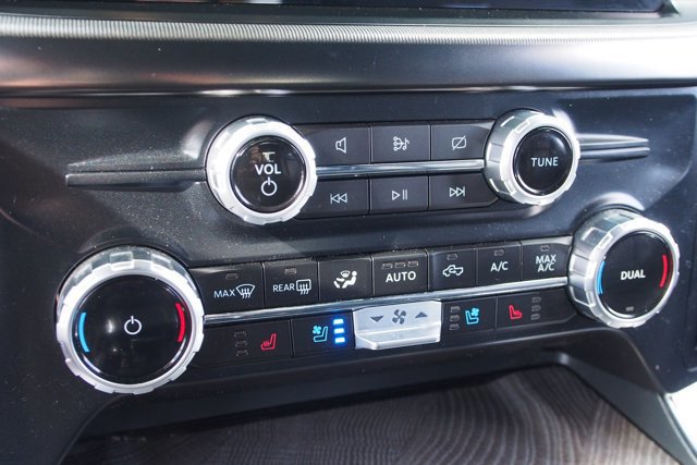 Certified 2023 Ford F150 Platinum w/ Equipment Group 701A High image 24