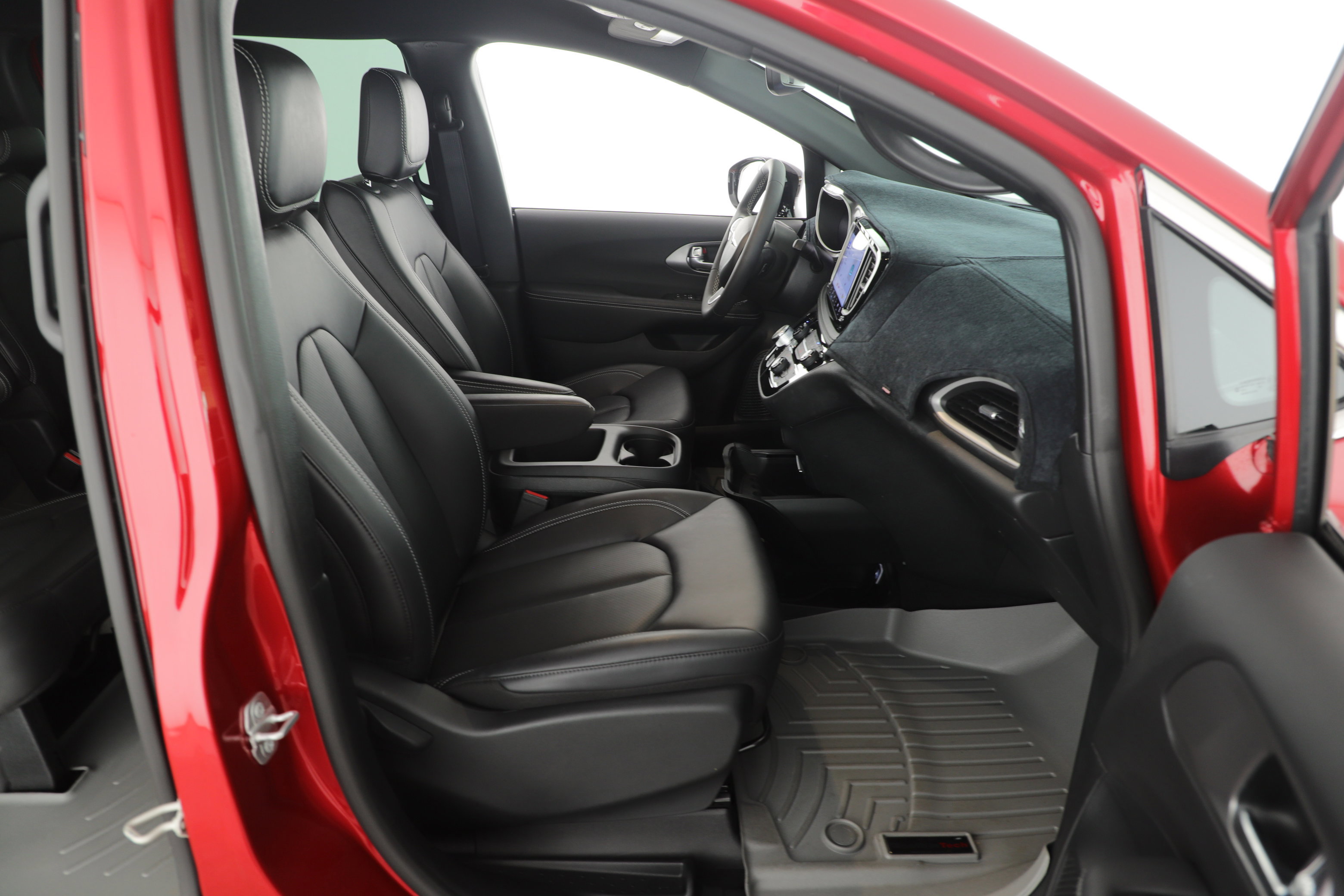 Used 2025 Chrysler Pacifica Select image 12