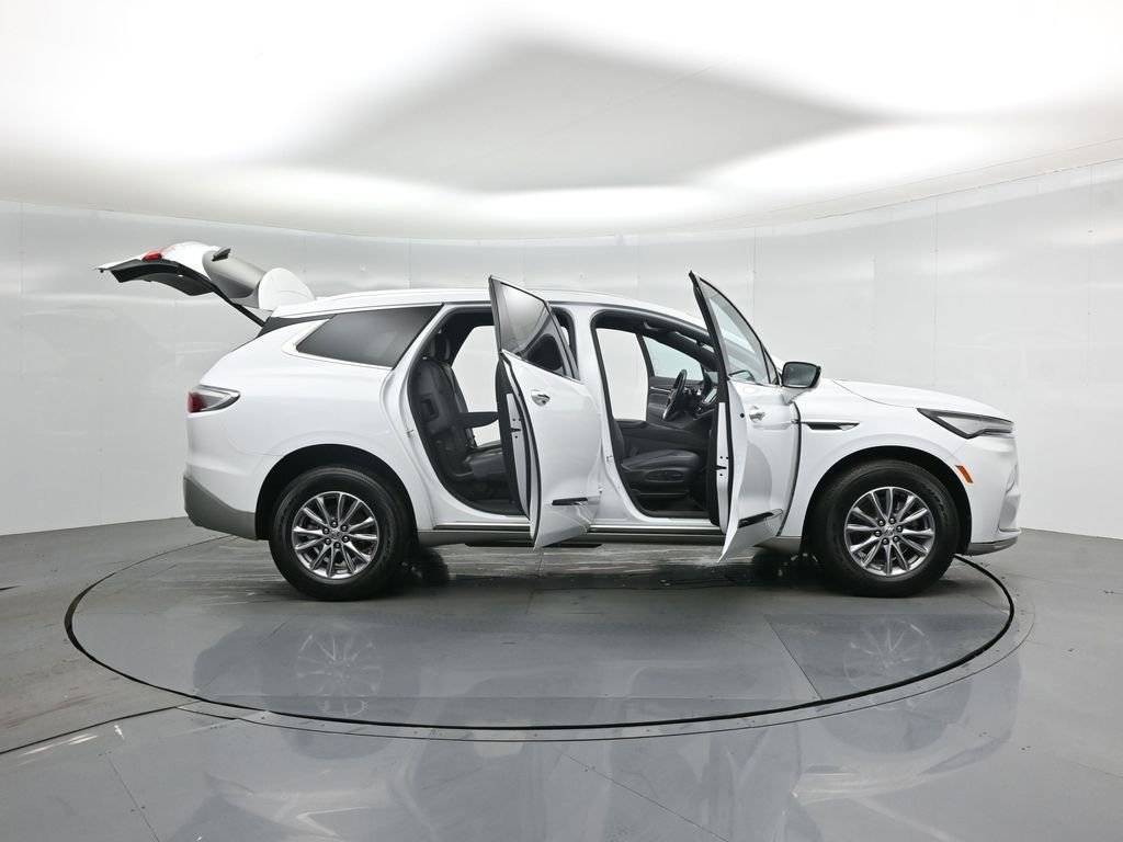 Used 2024 Buick Enclave Premium image 36