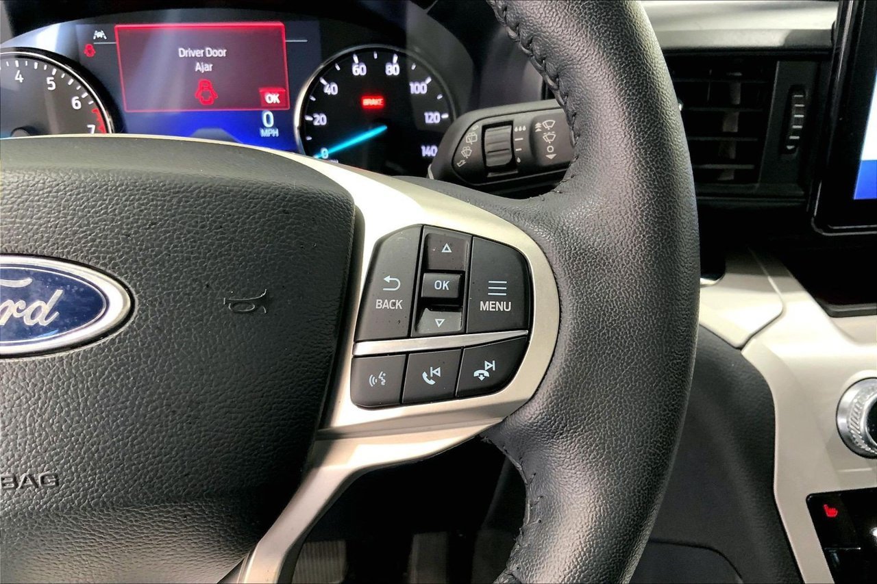 Certified 2024 Ford Explorer XLT RWD image 19