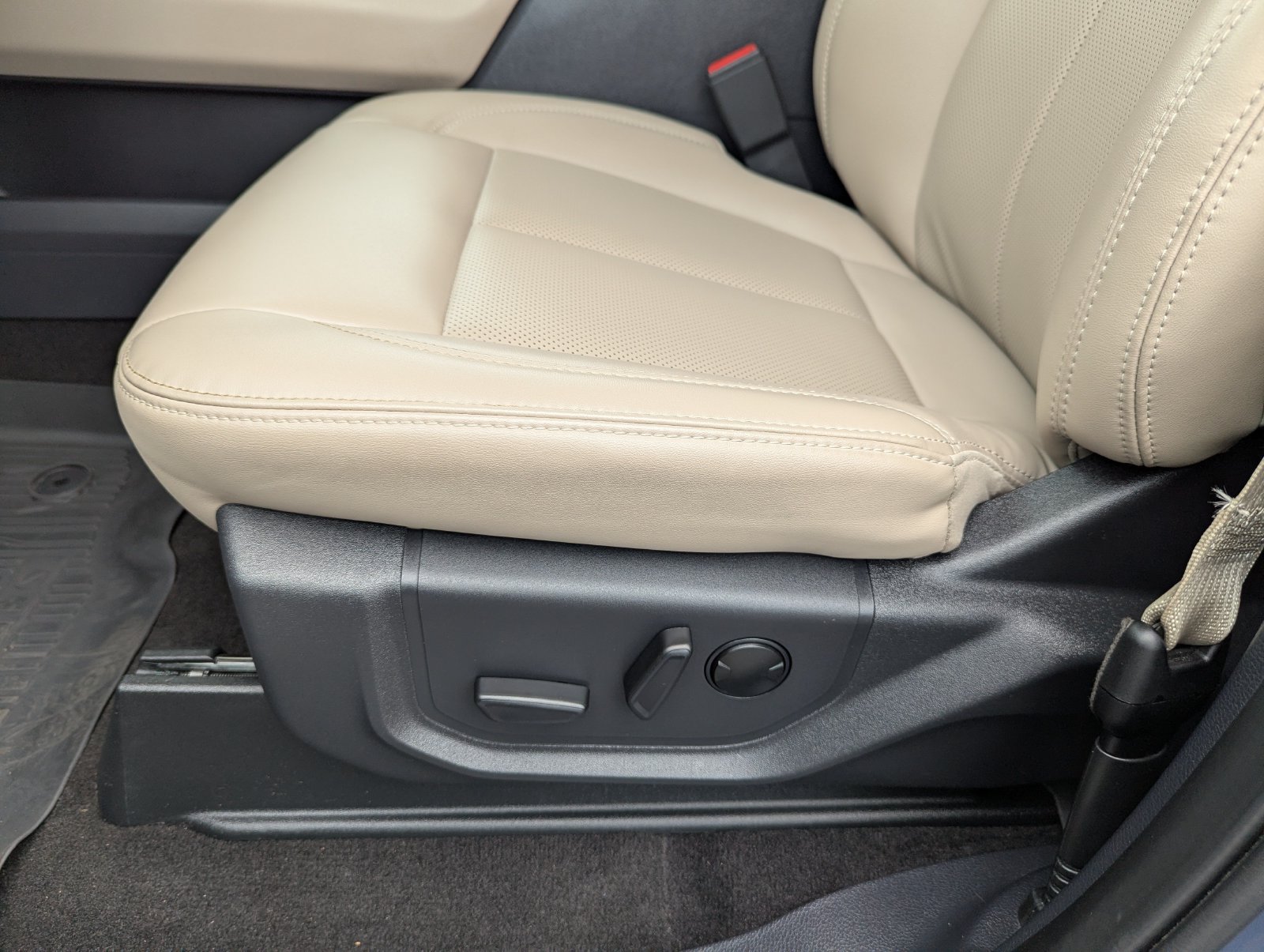 Certified 2023 Ford Expedition XLT RWD image 28