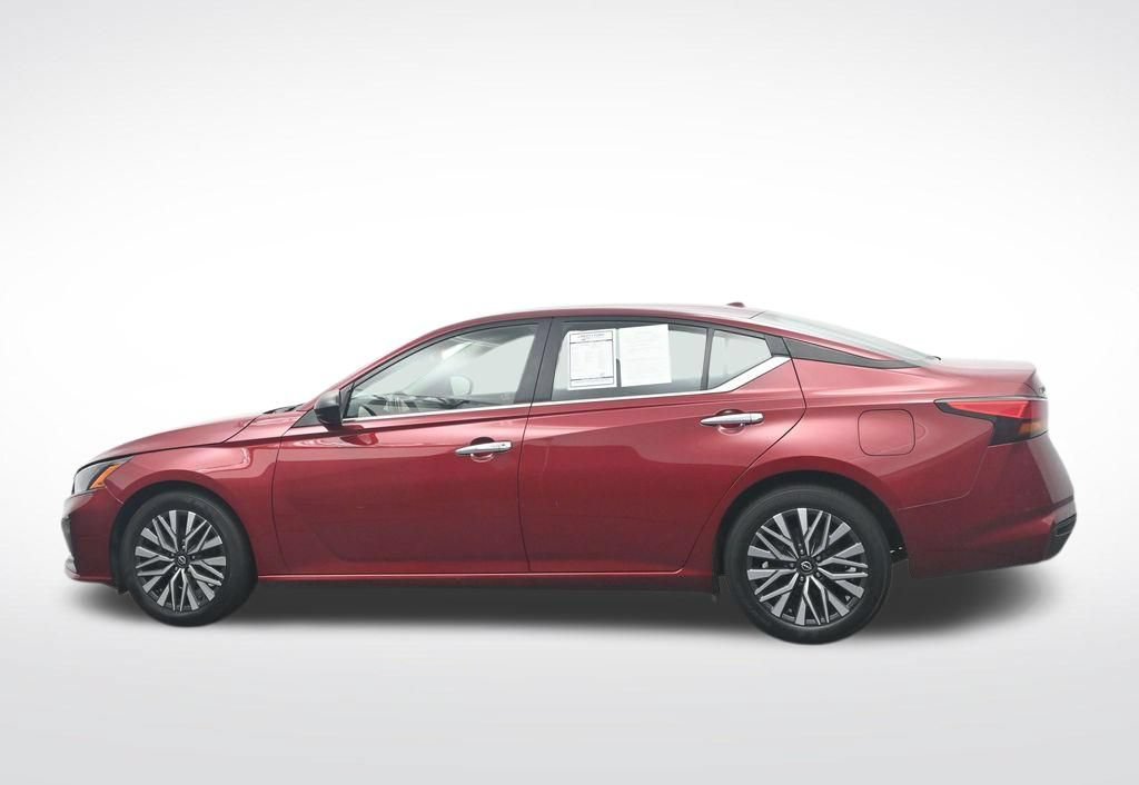 Used 2024 Nissan Altima 2.5 SV FWD image 10