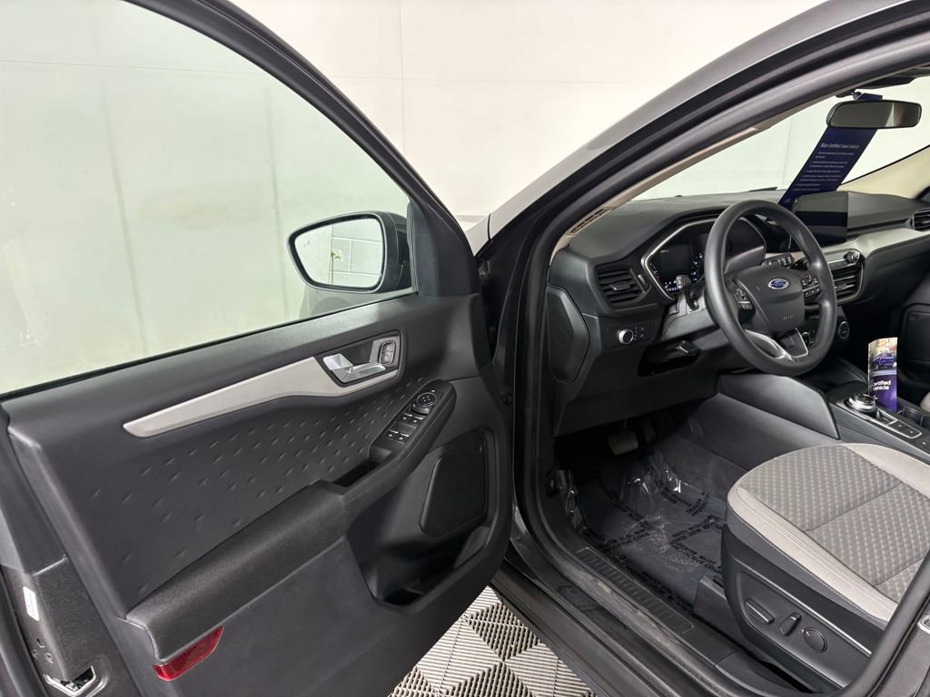 Certified 2020 Ford Escape SE image 12