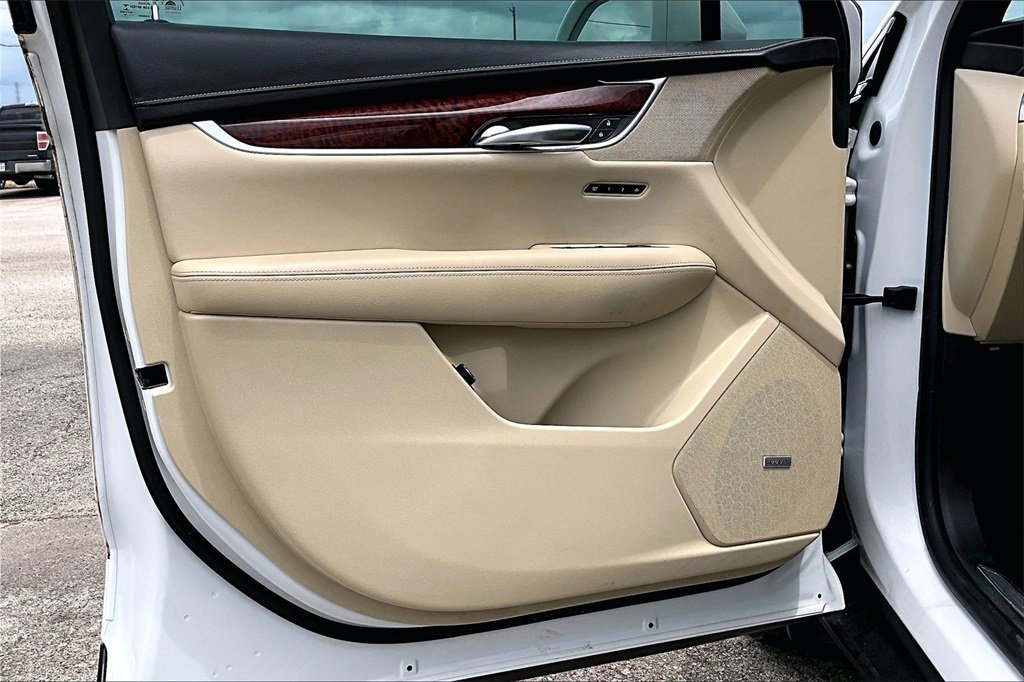 Used 2017 Cadillac XT5 Luxury w/ Driver Awareness Package image 17