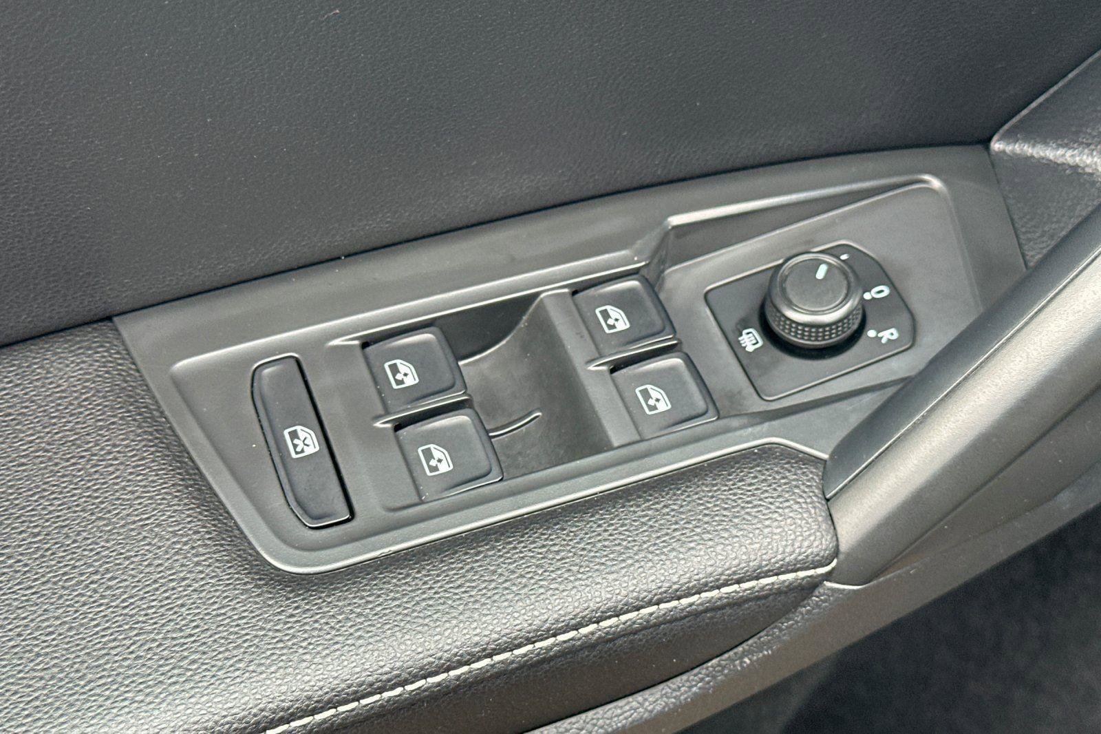 Used 2022 Volkswagen Tiguan S image 11