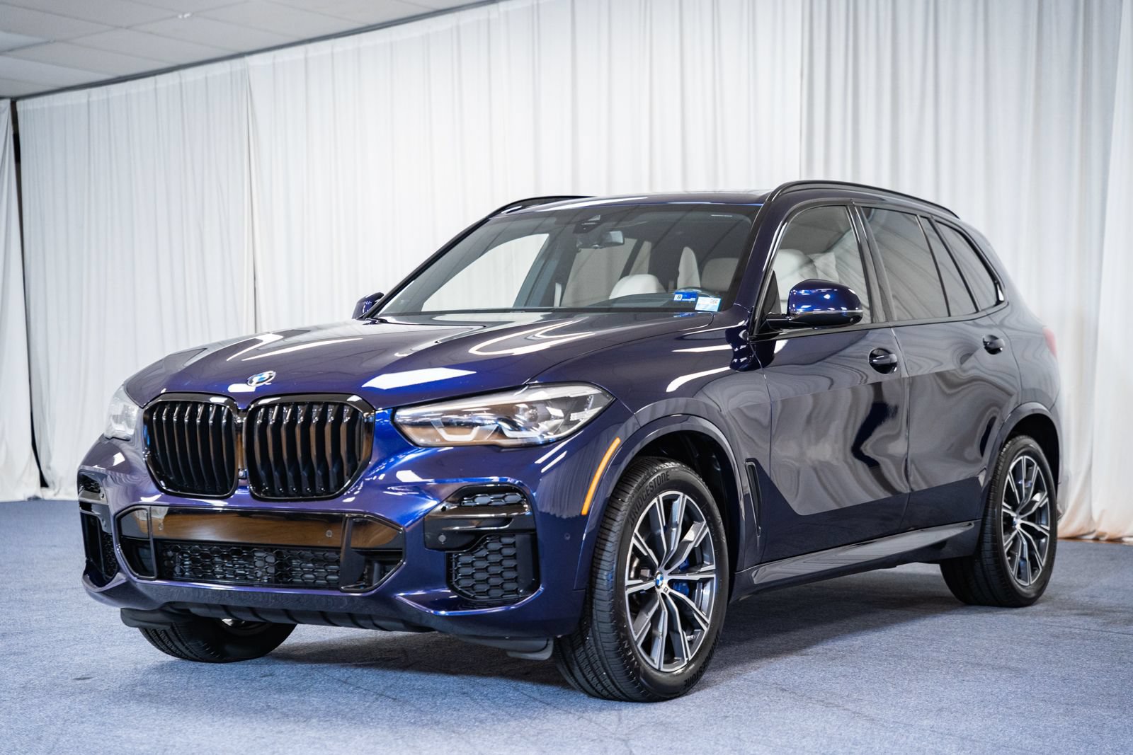 Used 2022 BMW X5 M50i w/ Premium Package AWD/4WD image 3