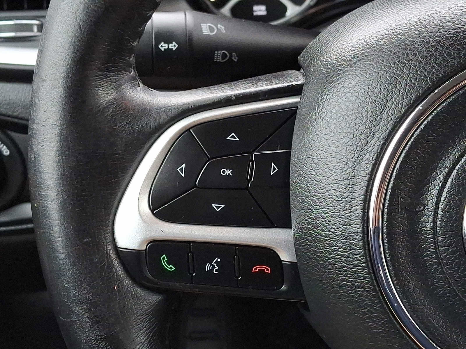 Used 2019 Jeep Renegade Latitude w/ UConnect 8.4 Nav Group image 21