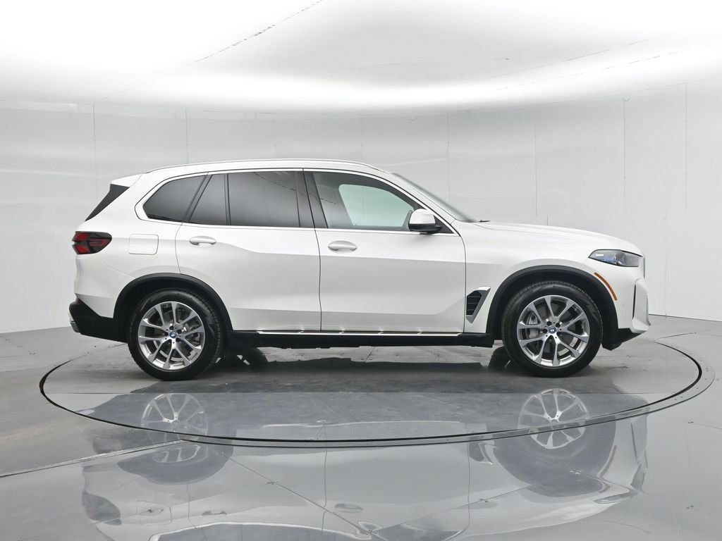 Used 2025 BMW X5 xDrive50e image 10
