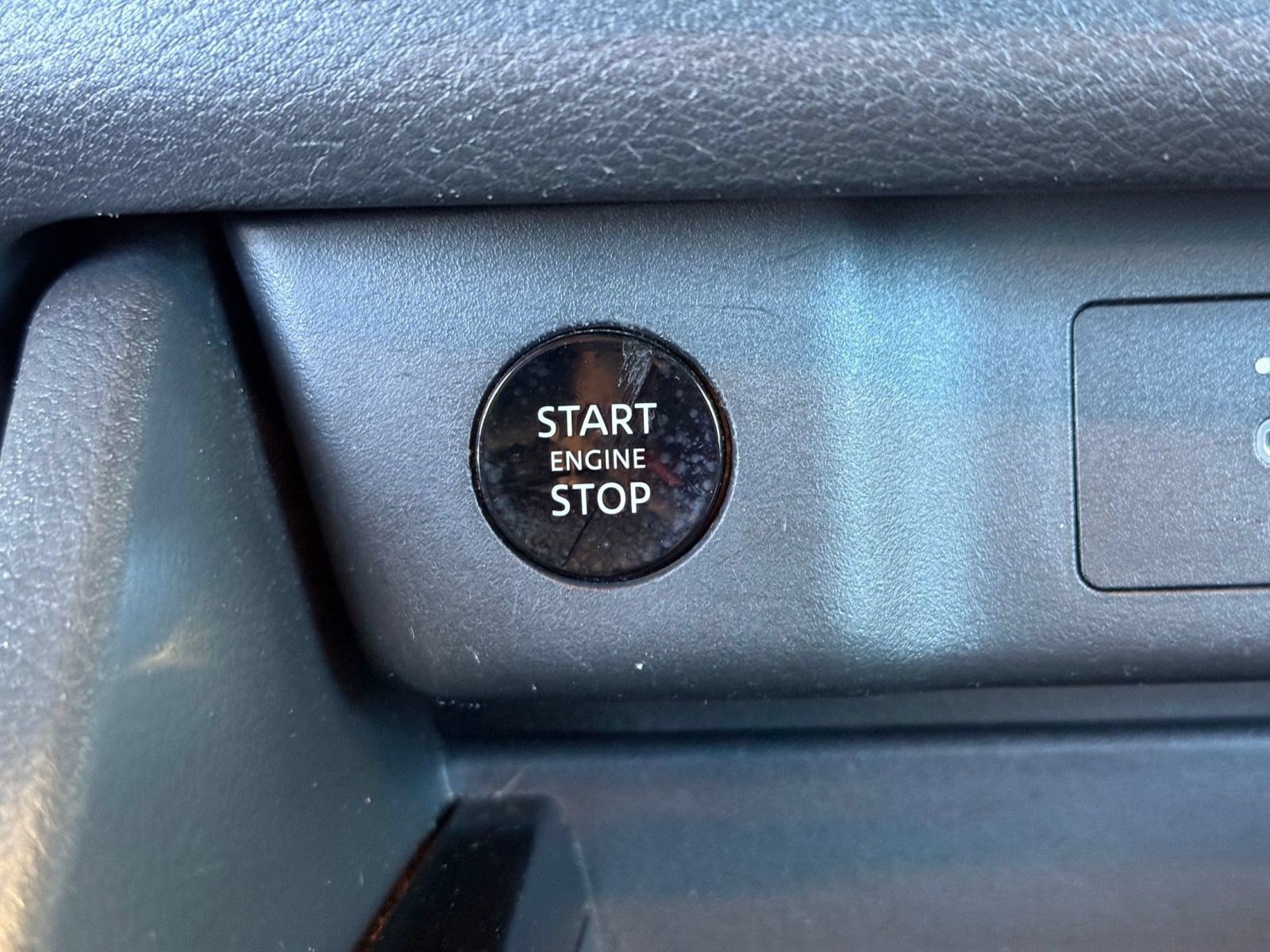 Used 2024 Nissan Rogue S FWD image 19