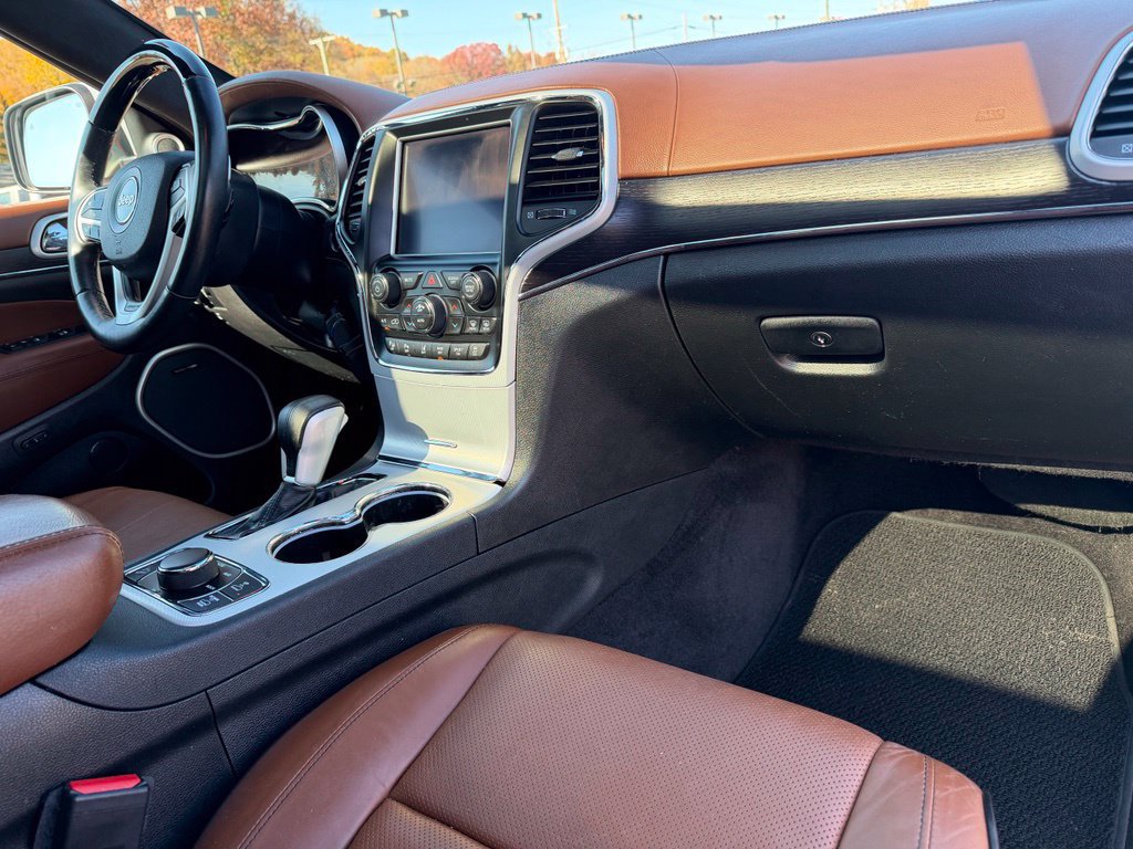 Used 2018 Jeep Grand Cherokee Summit w/ Platinum Series Group AWD/4WD image 17