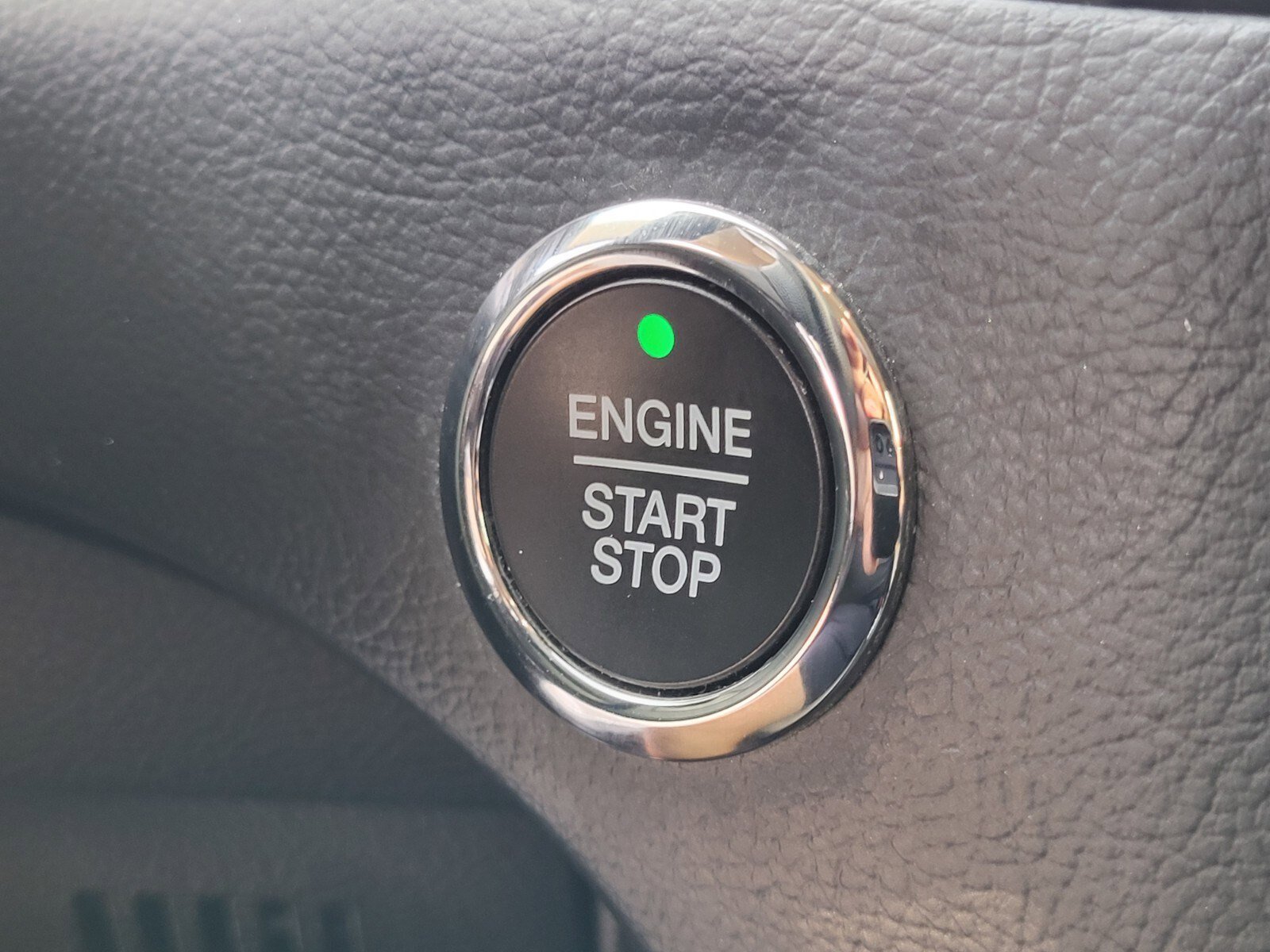 Certified 2020 Ford Edge SE image 24