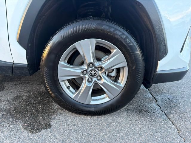Used 2025 Toyota RAV4 XLE AWD/4WD image 12