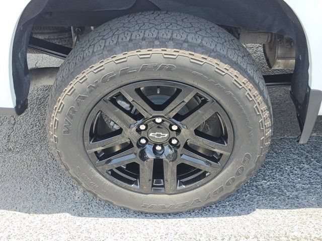 Used 2024 Chevrolet Silverado 1500 Custom w/ Turbomax Blackout Package RWD image 7