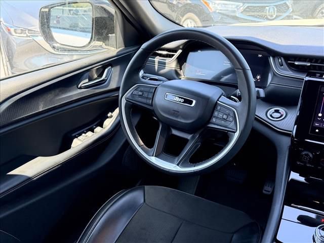 Used 2024 Jeep Grand Cherokee Altitude RWD image 11