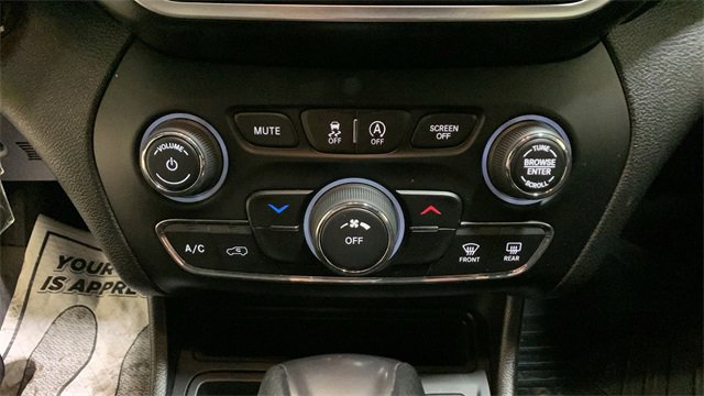 Used 2020 Jeep Cherokee Latitude w/ Cold Weather Group image 33