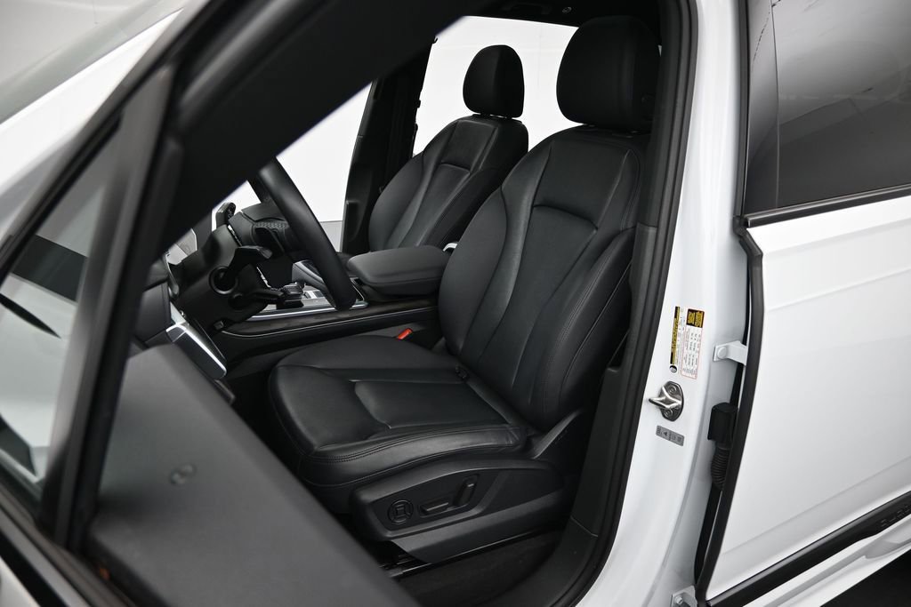 Used 2022 Audi Q7 2.0T Premium Plus w/ Premium Plus Package AWD/4WD image 9