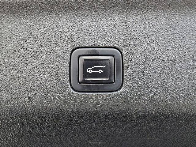 Used 2022 Chevrolet Suburban LT AWD/4WD image 32
