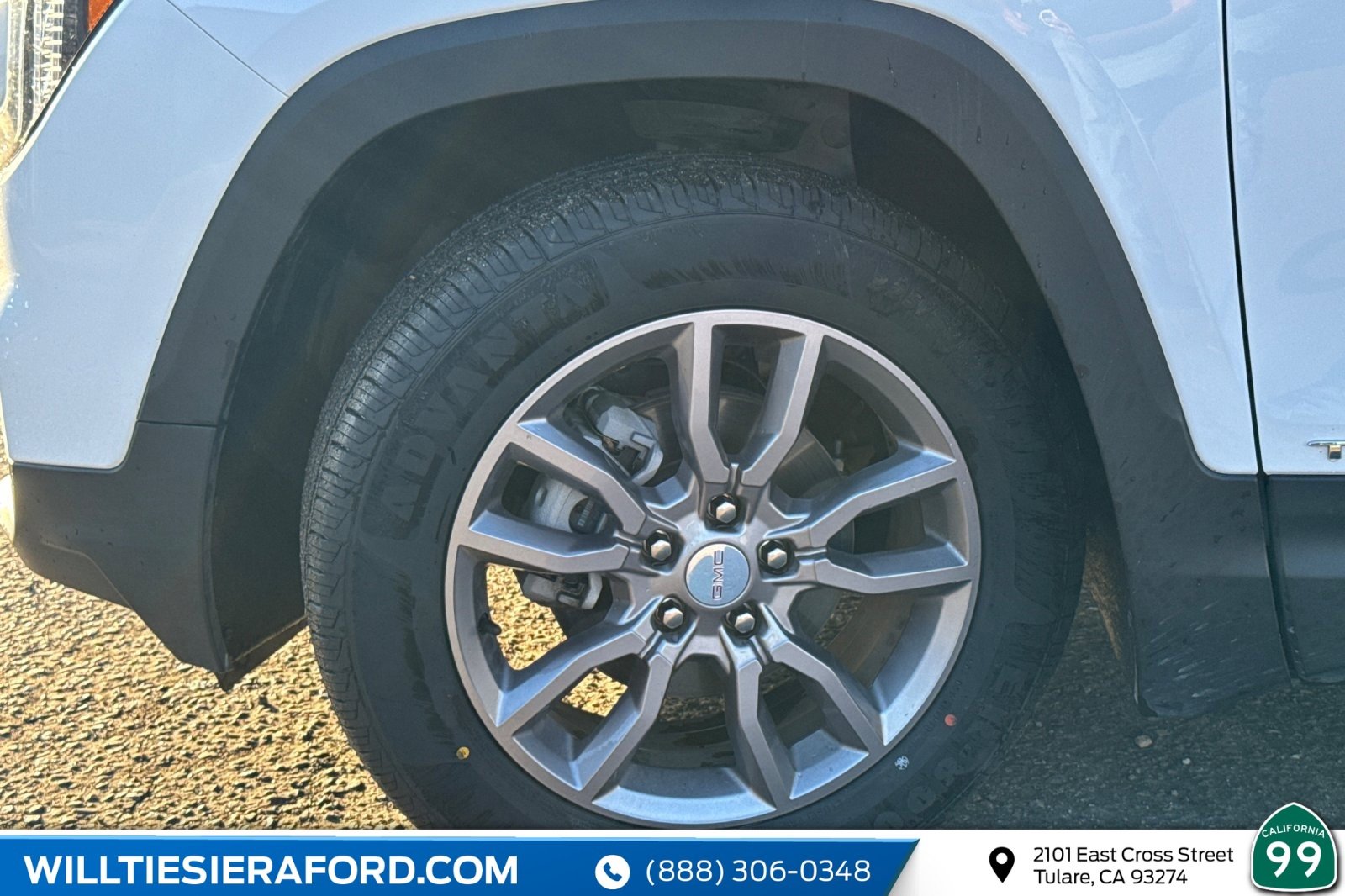 Used 2024 GMC Terrain SLT image 12