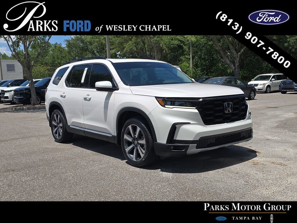 Used 2023 Honda Pilot Touring image 1