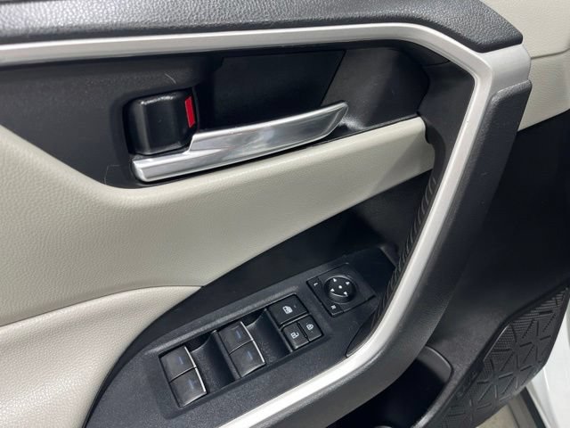 Used 2022 Toyota RAV4 XLE AWD/4WD image 26