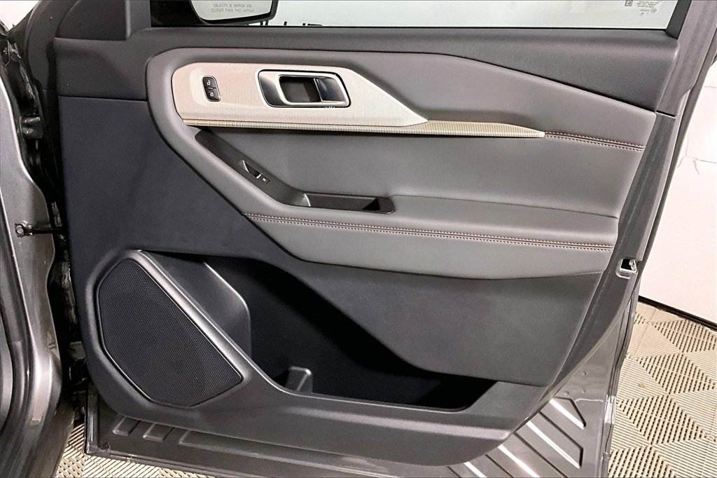 Certified 2025 Ford Explorer Active image 19
