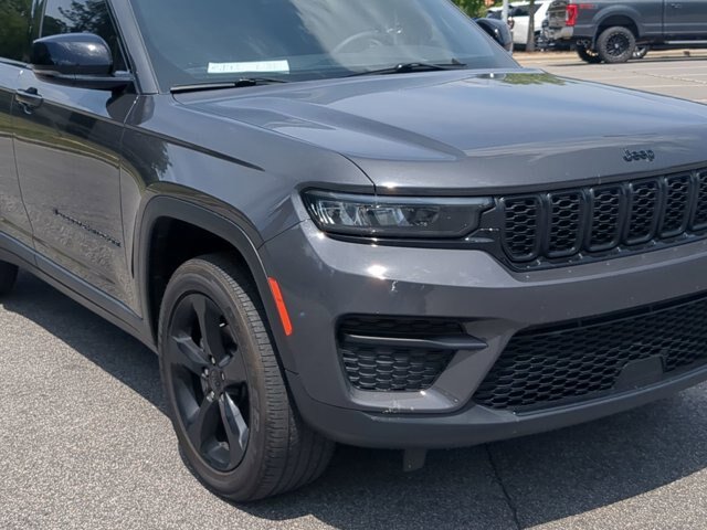 Used 2024 Jeep Grand Cherokee Altitude AWD/4WD image 10