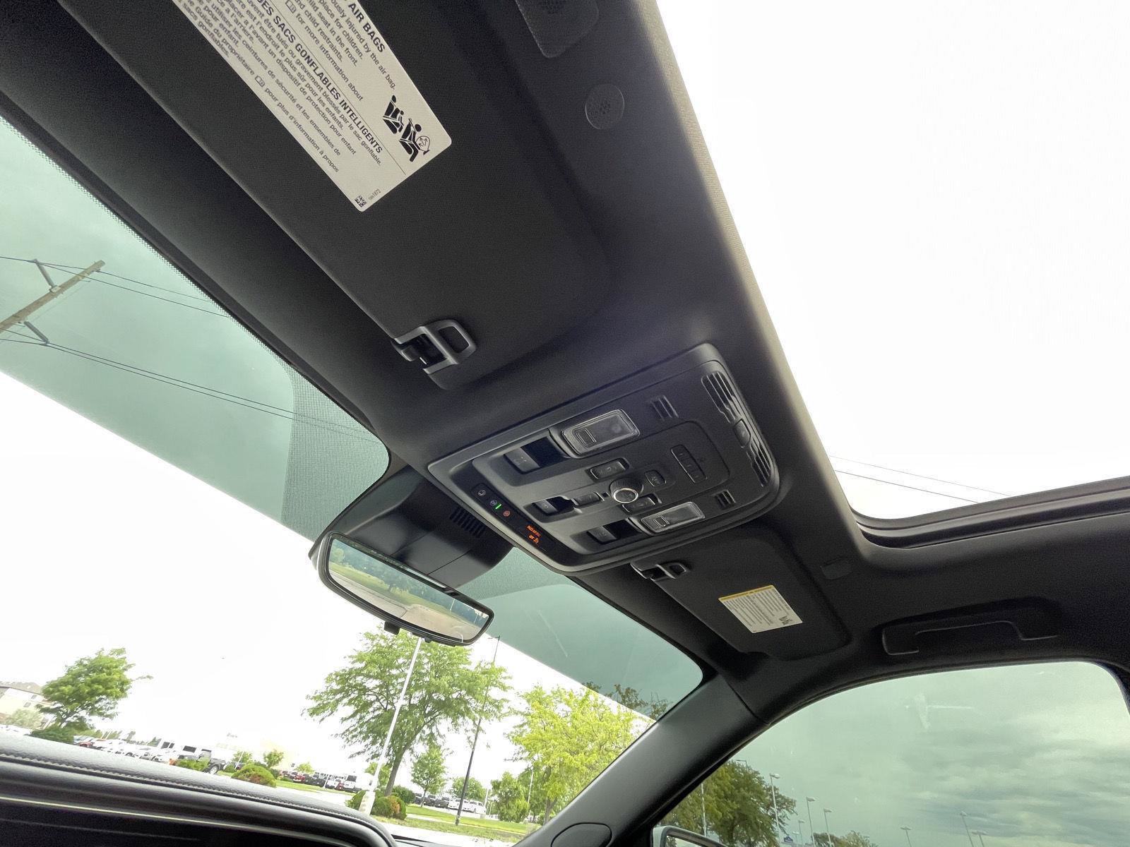 Used 2024 GMC Yukon XL Denali Ultimate AWD/4WD image 24