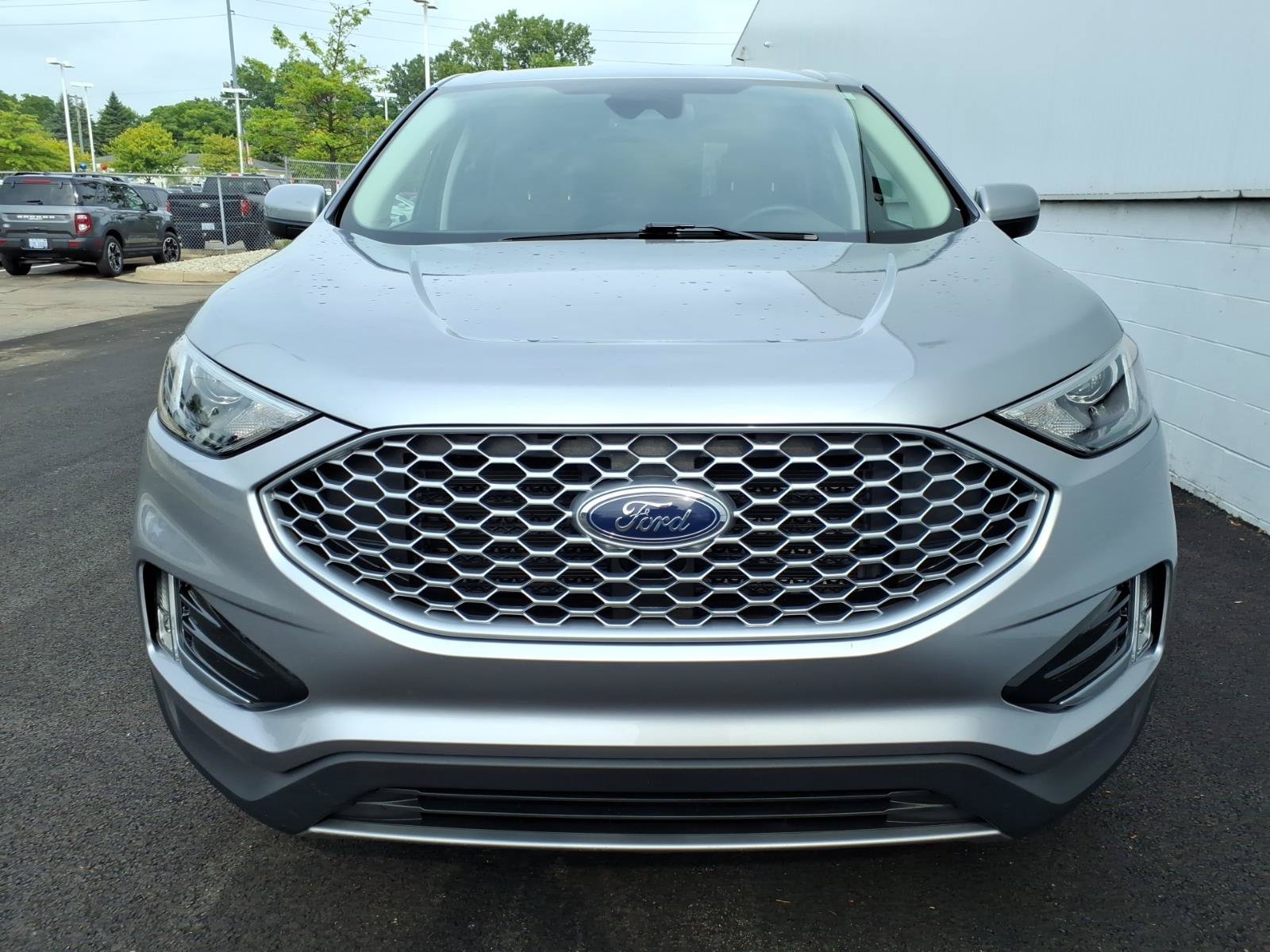 Certified 2024 Ford Edge SEL w/ Convenience Package AWD/4WD image 2