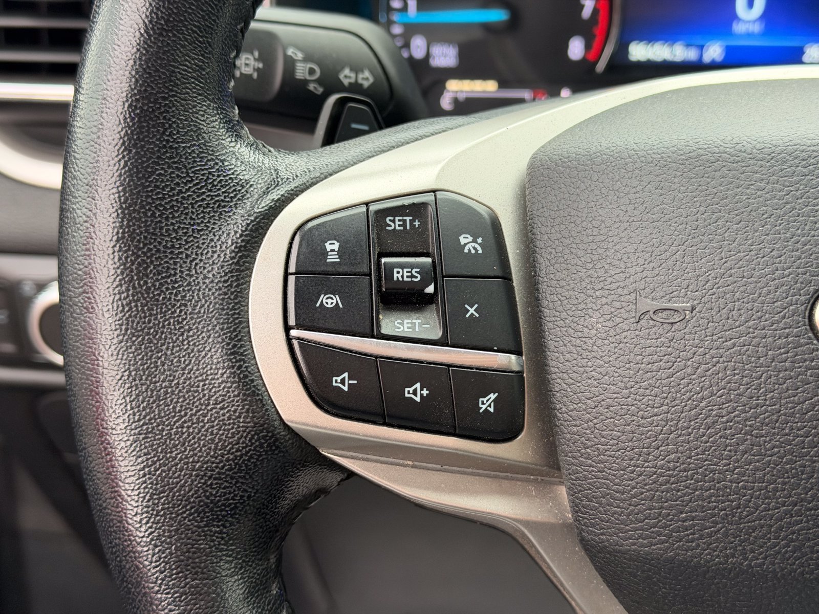 Certified 2021 Ford Explorer XLT w/ Equipment Group 202A RWD image 32