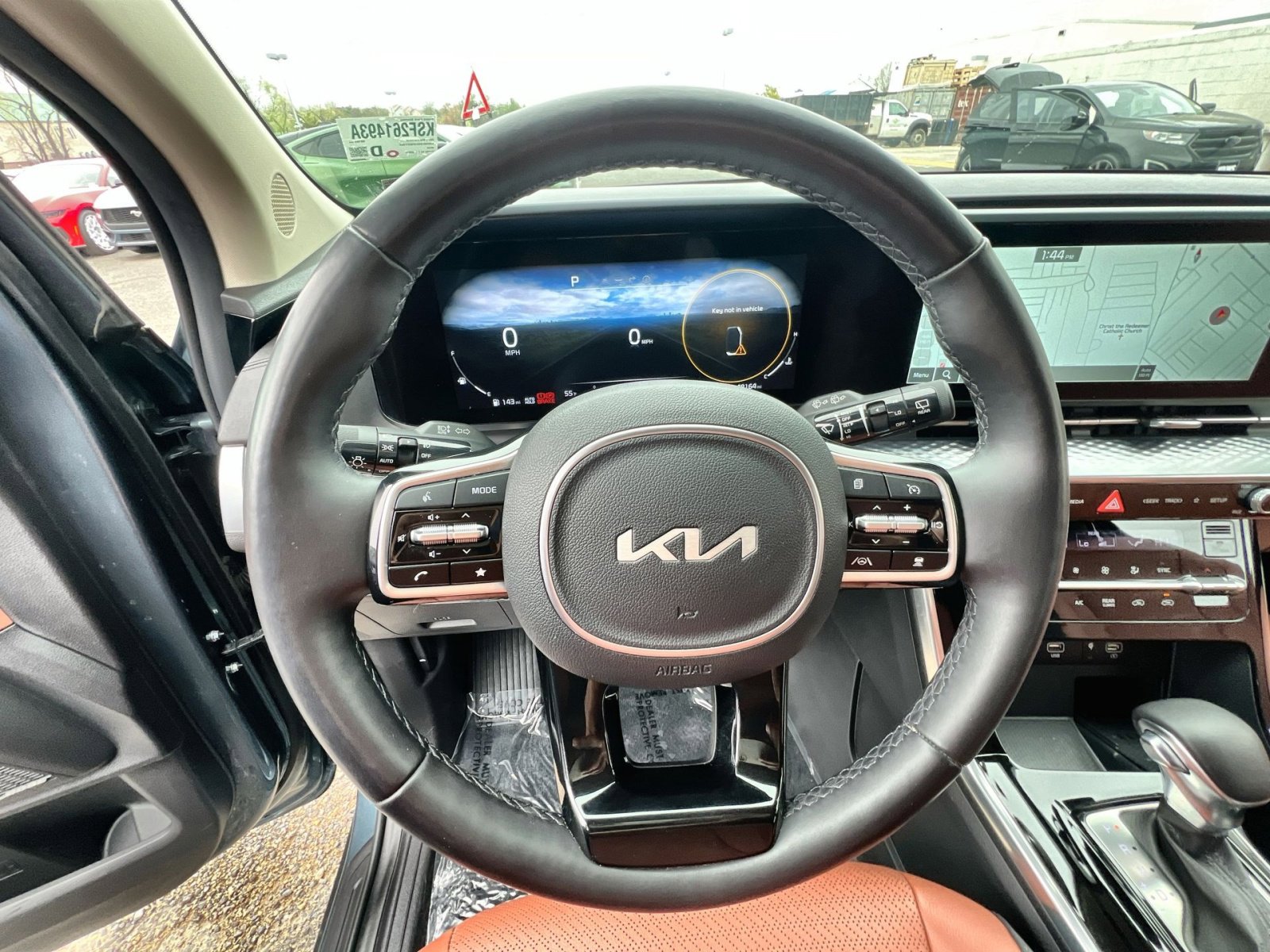 Used 2023 Kia Carnival SX Prestige image 16