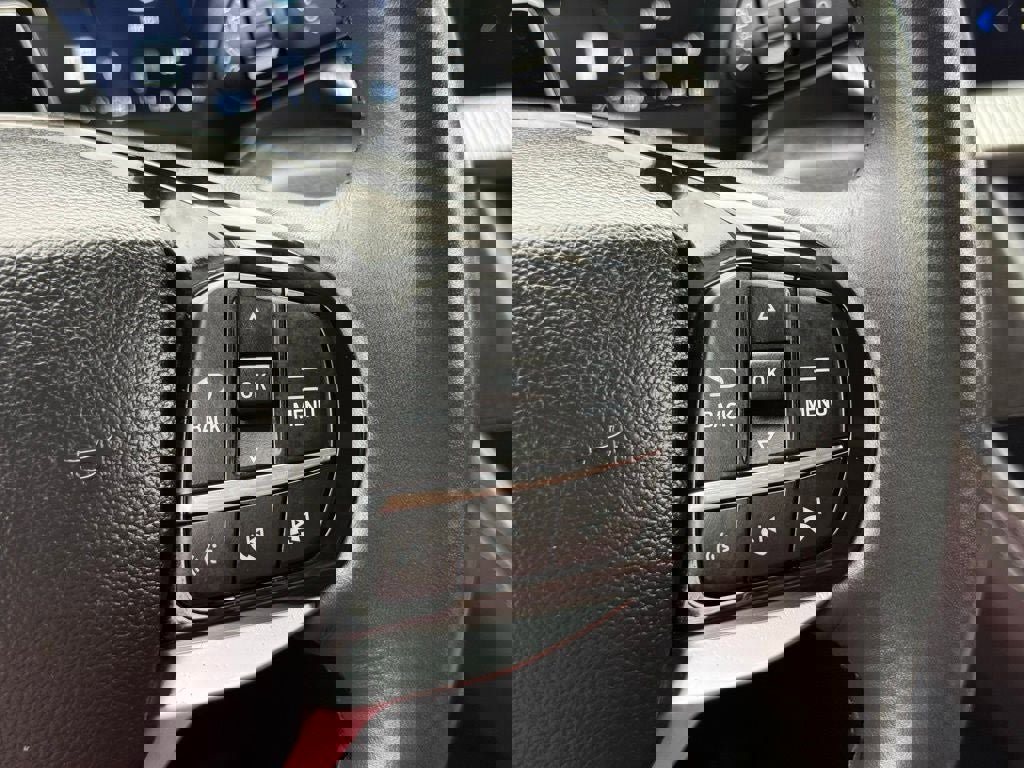 Certified 2025 Ford Explorer Platinum image 28