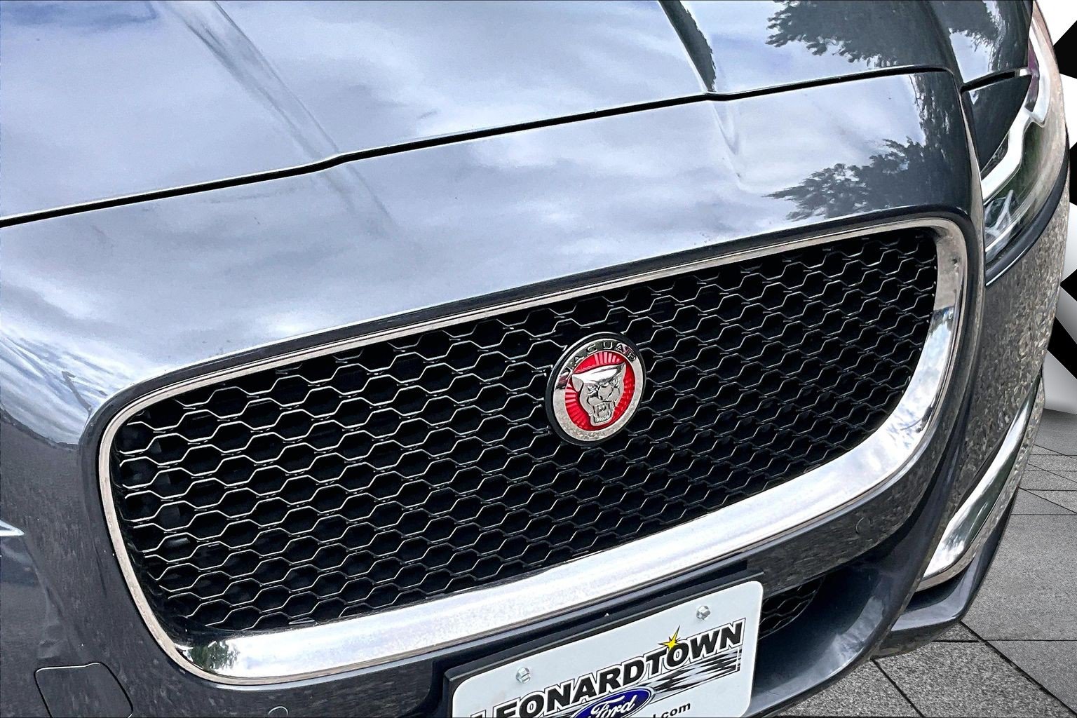 Used 2017 Jaguar XF Premium AWD/4WD image 30