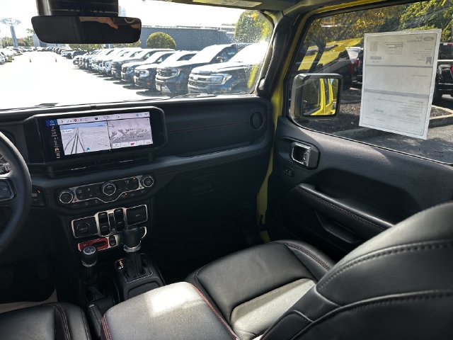 Used 2024 Jeep Wrangler Unlimited Rubicon AWD/4WD image 17
