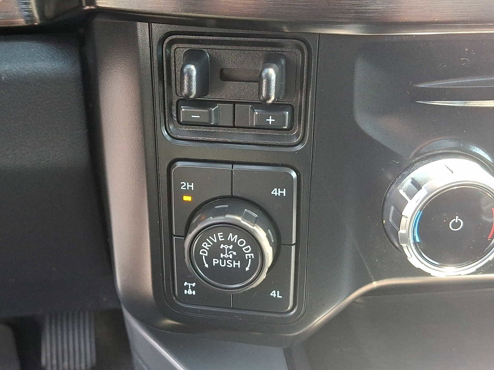 Certified 2024 Ford F350 Lariat w/ Lariat Ultimate Package AWD/4WD image 25