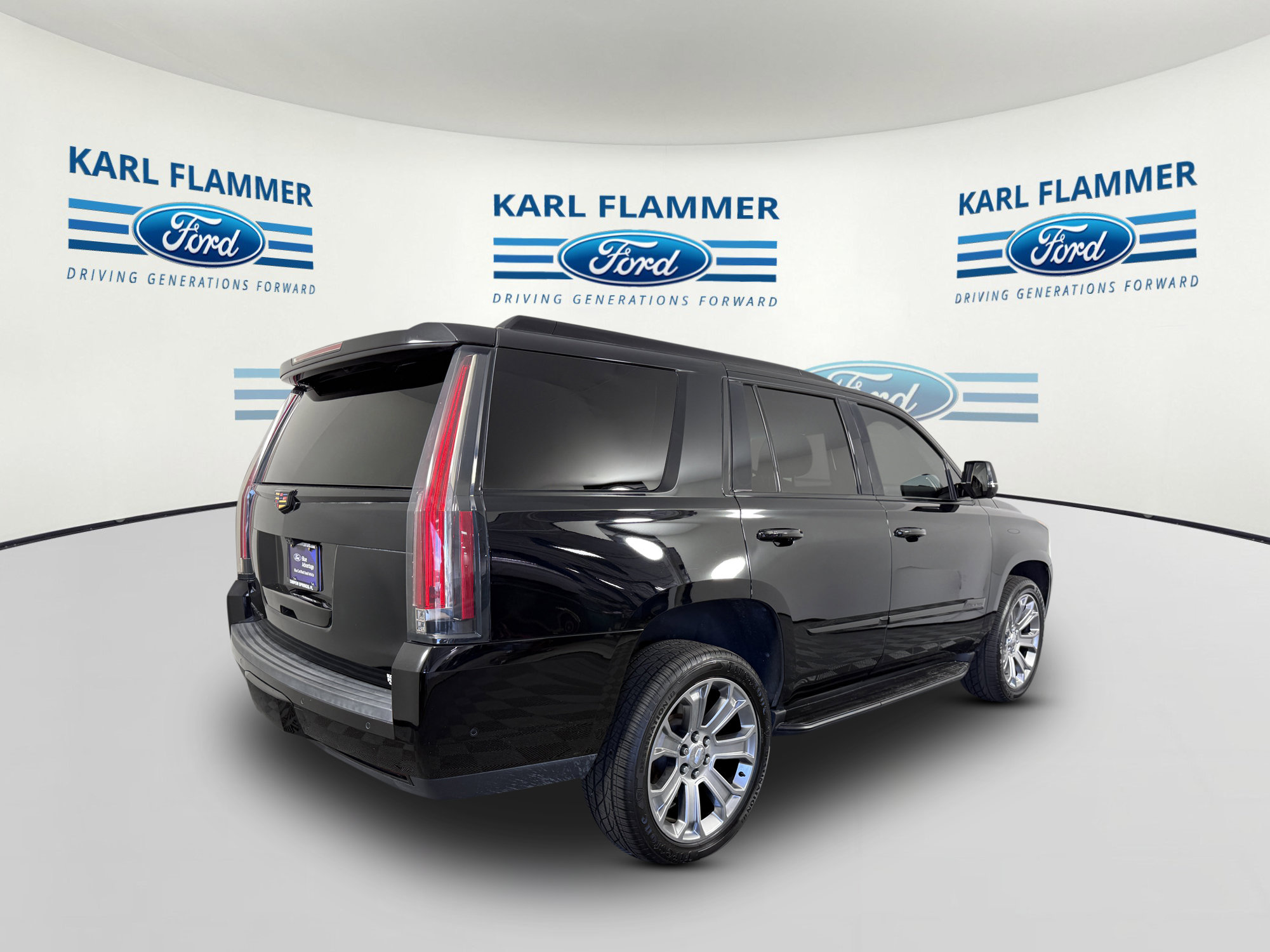 Used 2020 Cadillac Escalade Luxury RWD image 3