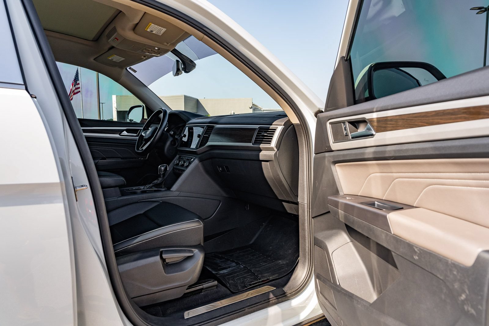 Used 2021 Volkswagen Atlas SE w/ Panoramic Sunroof Package FWD image 12