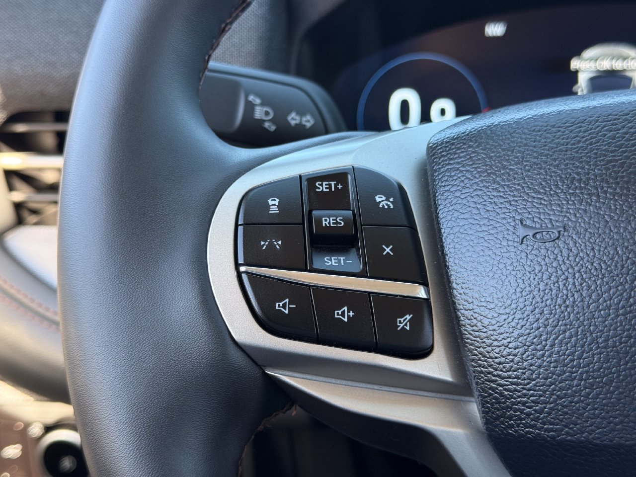 Certified 2025 Ford Explorer Active w/ Active Comfort Package RWD image 13