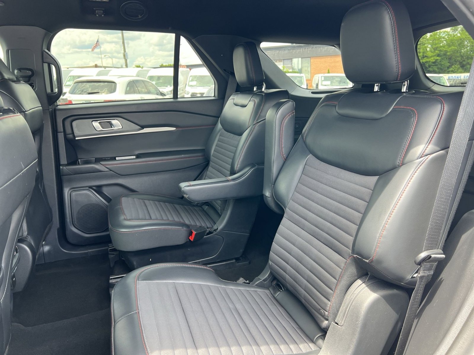 Certified 2025 Ford Explorer ST-Line AWD/4WD image 32