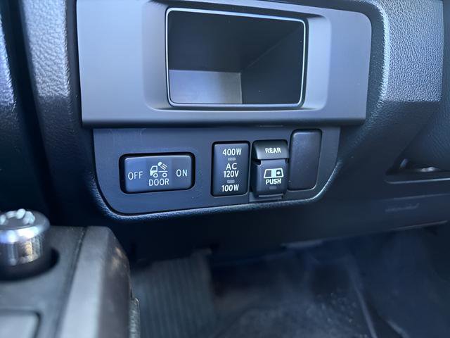 Used 2017 Toyota Tacoma TRD Off-Road w/ Premium & Technology Package AWD/4WD image 20