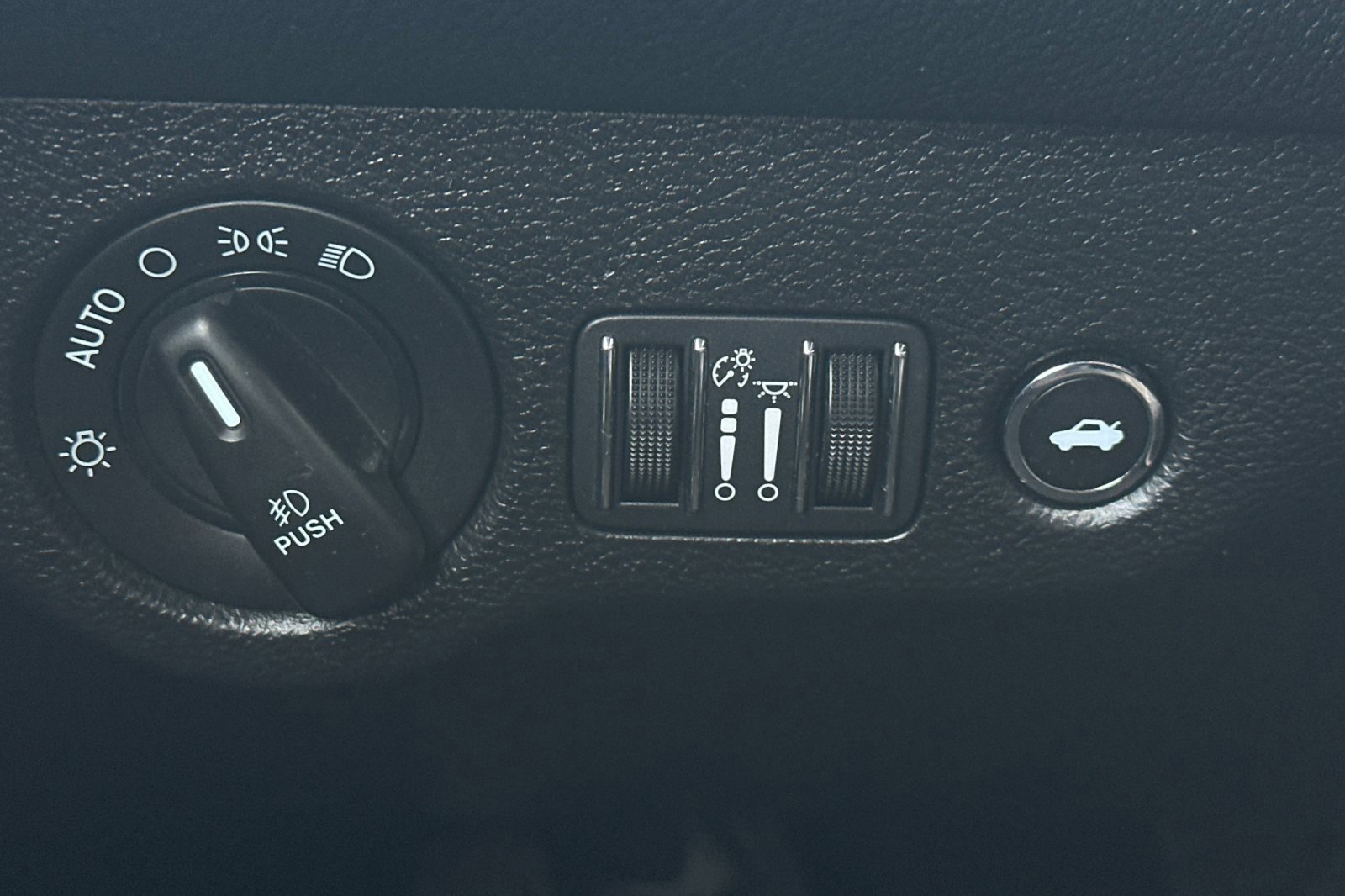 Used 2019 Dodge Challenger SXT w/ Blacktop Package image 28