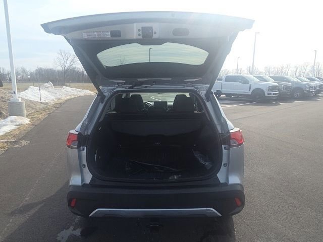 Used 2024 Toyota Corolla Cross XLE w/ Convenience Package image 14