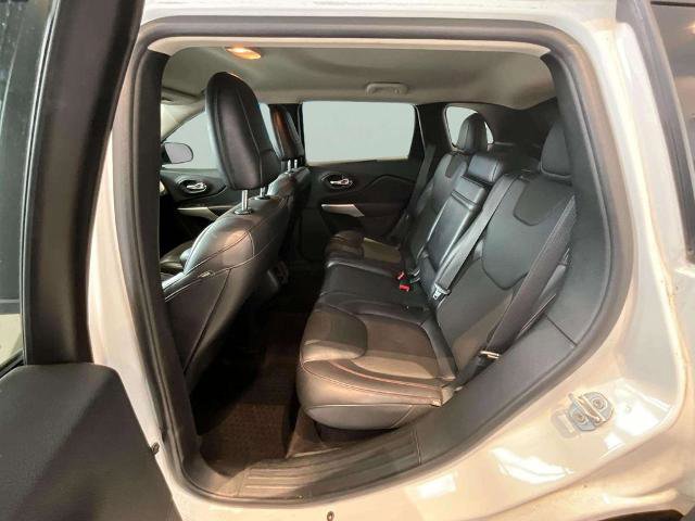 Used 2017 Jeep Cherokee Trailhawk w/ Comfort & Convenience Group image 17